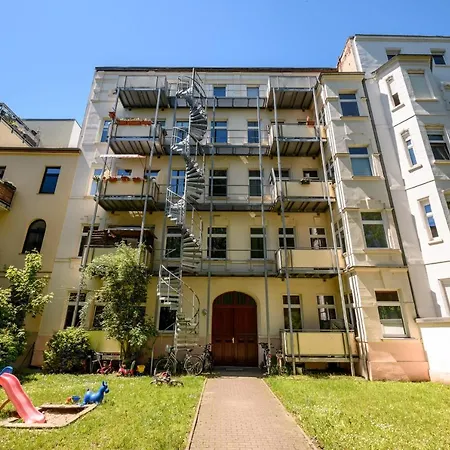 Helle Wohnung Mit Balkon In Gruenen Innenhof - W-Lan, 4 Schlafplaetze Magdeburg Zewnętrze zdjęcie