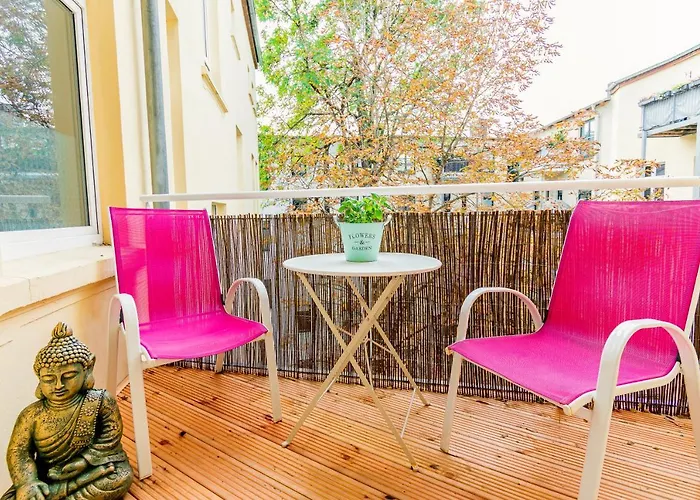 Helle Wohnung Mit Balkon In Gruenen Innenhof - W-Lan, 4 Schlafplaetze