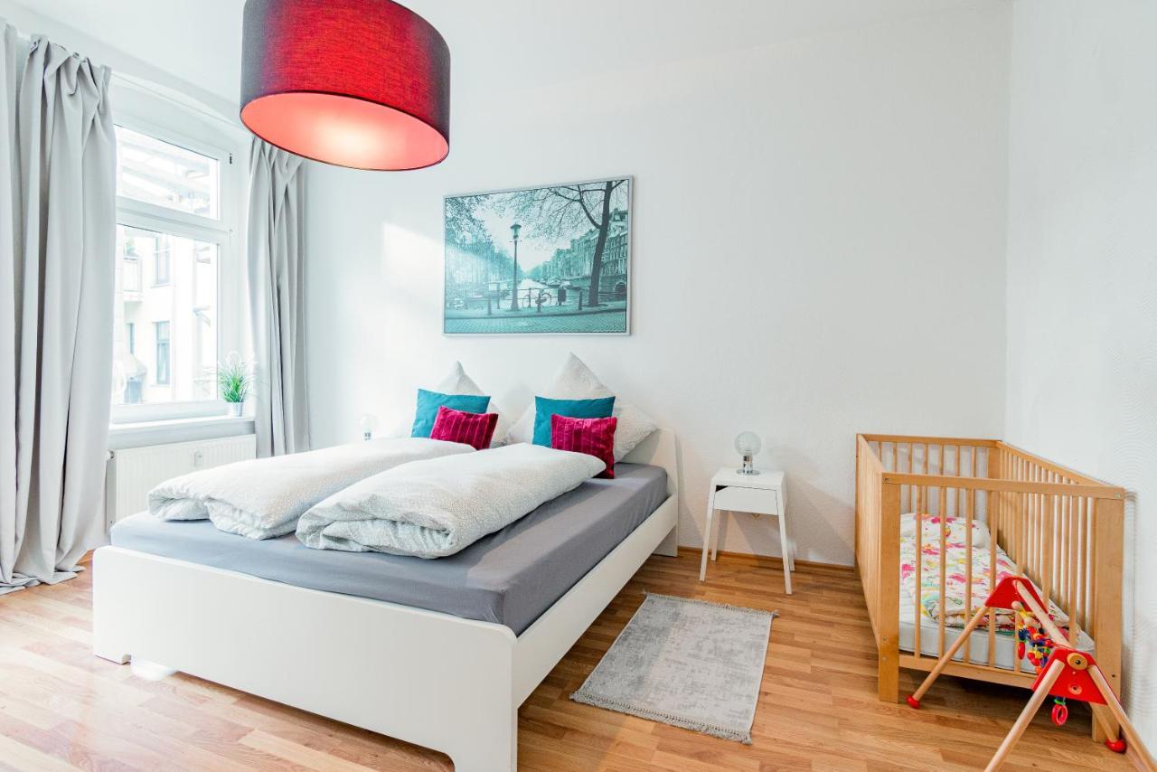 Helle Mit Balkon In Gruenen Innenhof - W-lan, 4 Schlafplaetze * Magdeburg