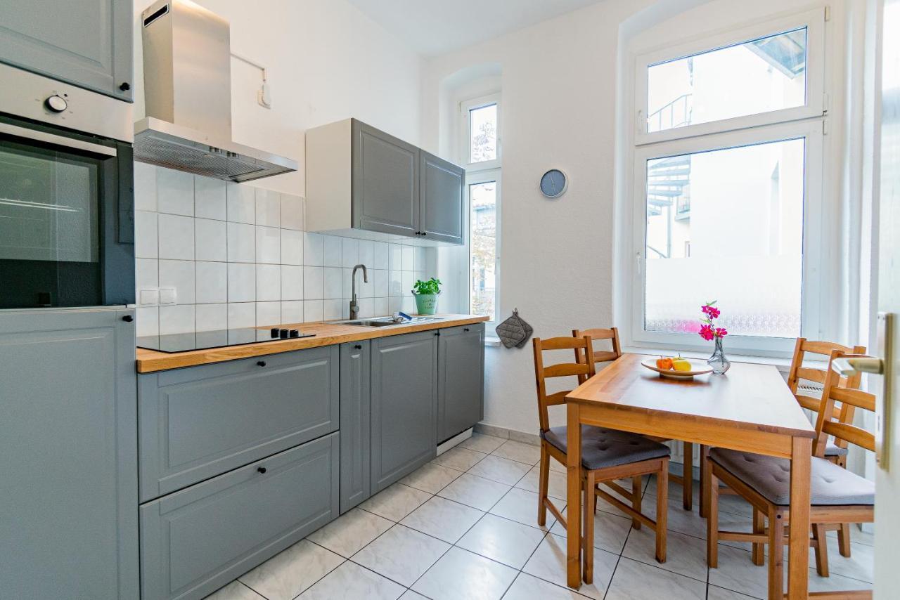 Helle Mit Balkon In Gruenen Innenhof - W-lan, 4 Schlafplaetze Apartment Magdeburg